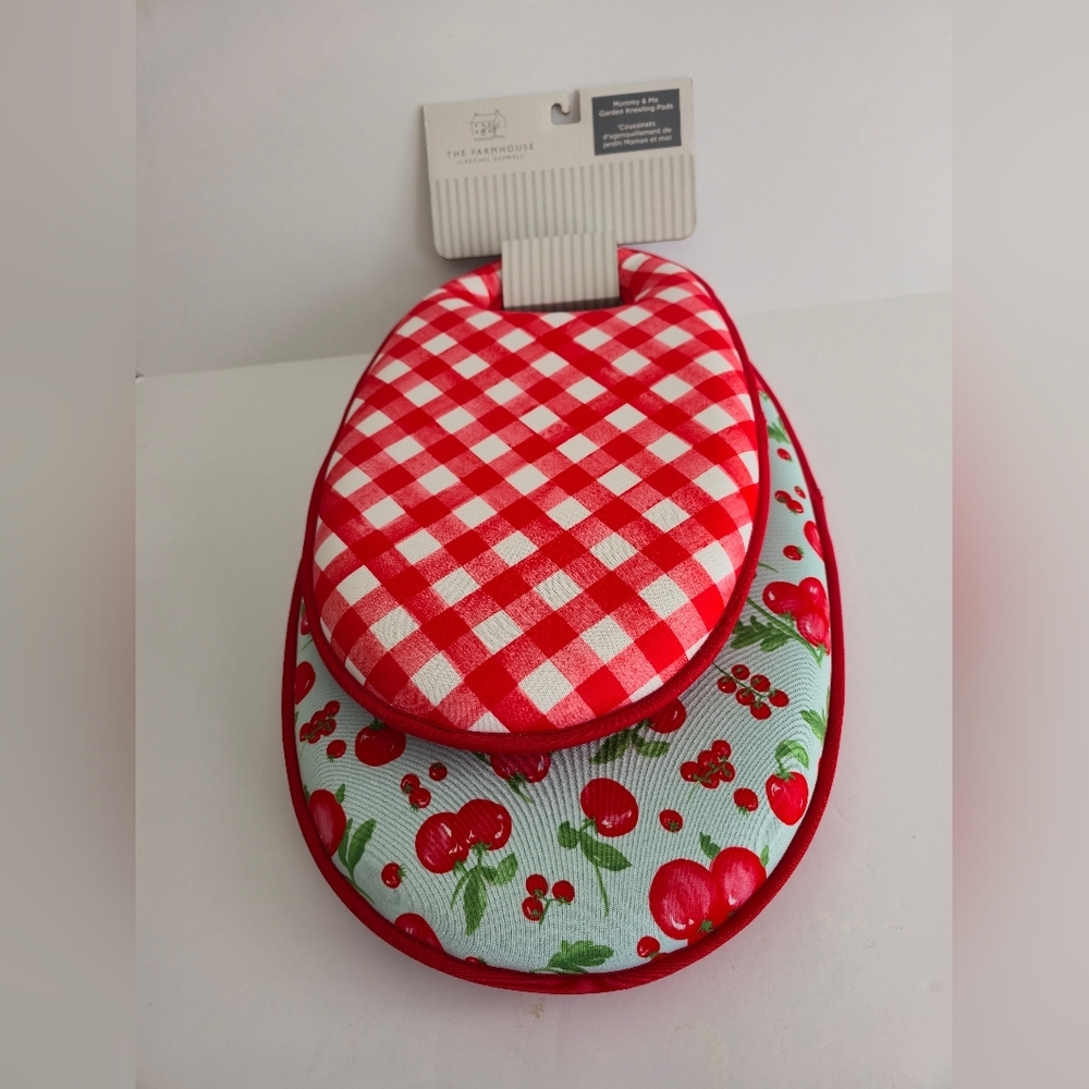 NWT The Farmhouse Rachel Ashwell Mommy & Me Garden Kneeling Pads Red Tomatoes